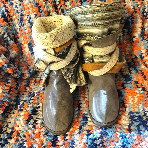 Mukluks boots - Picture 1 of 4